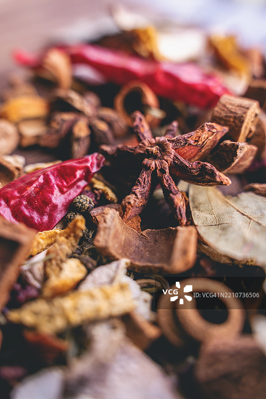 木箱中的香料图片素材