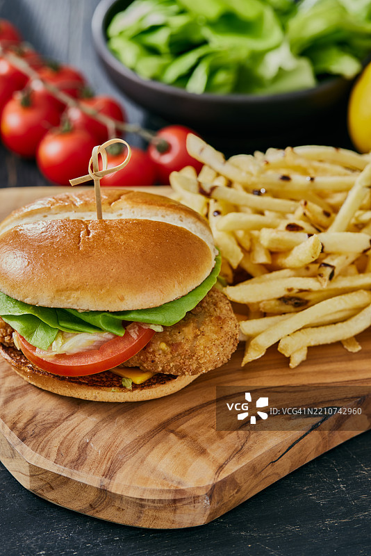 街头美食鸡肉汉堡图片素材