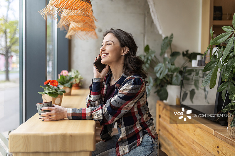 与咖啡和科技的宁静时刻图片素材
