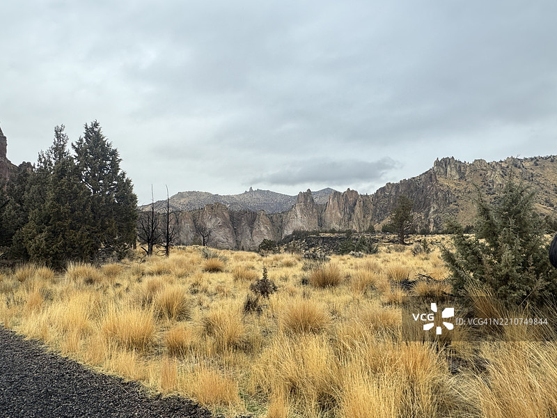 田野与天空的美丽景色，德舒茨县，俄勒冈州，美国图片素材