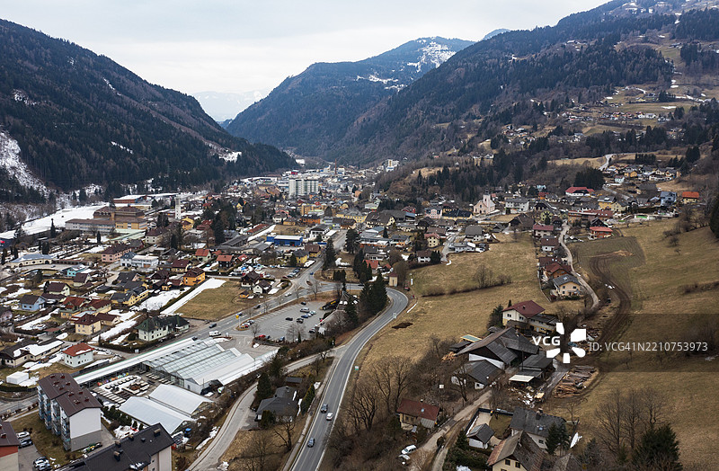 无人机图像，住宅建筑，镇的景观，拉登泰因，盖根塔尔，克恩顿，奥地利，欧洲图片素材