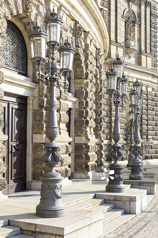 德累斯顿塞姆珀歌剧院的外立面设计，剧院广场，萨克森州，德国，欧洲图片素材