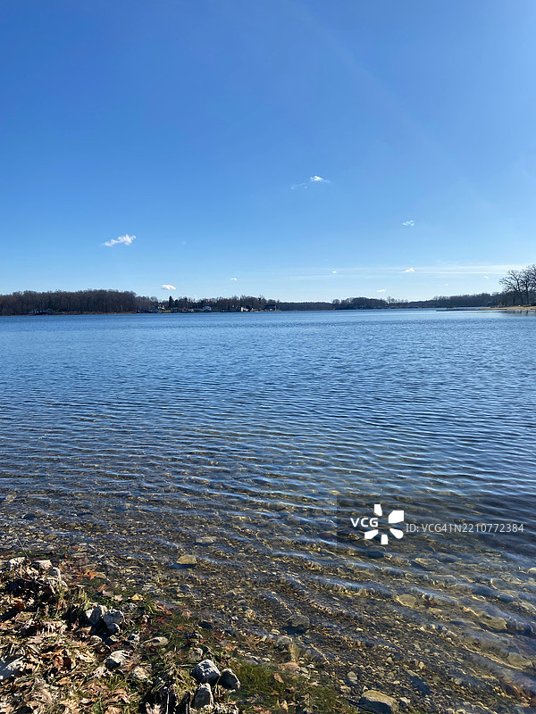 湖泊与天空的美丽景色，劳顿，密歇根州，美国图片素材