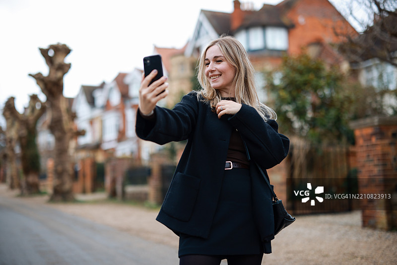 在伦敦的自拍照，用于我的社交媒体账号图片素材