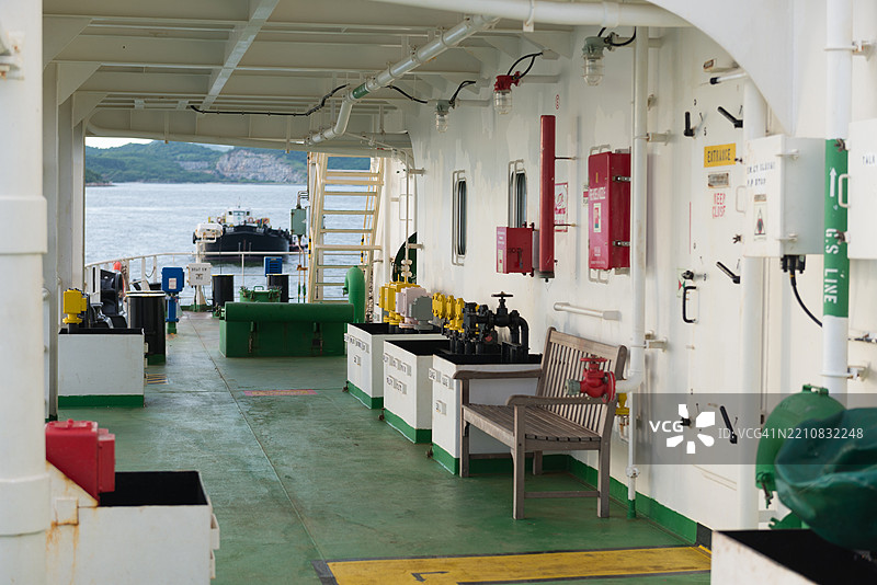 货船桥在入口处。图片素材