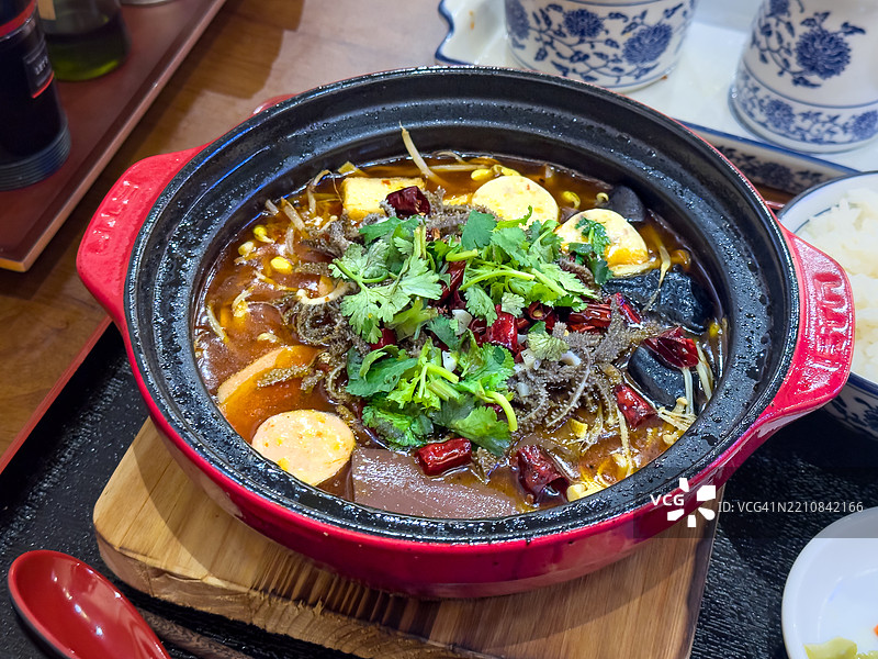 横滨伊势佐木町的麻辣烫与毛血旺及各种配料图片素材