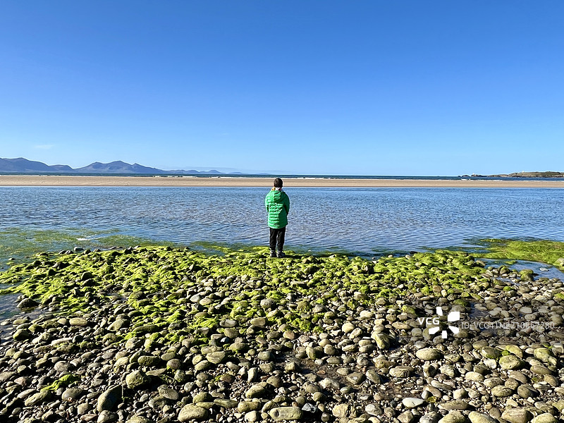 兰德温海滩（背景为斯诺多尼亚山脉）图片素材