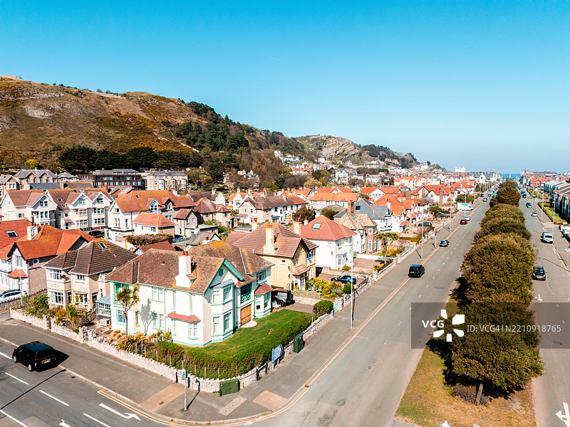 威尔士英国兰迪德诺市中心的无人机视角图片素材