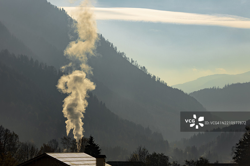 奥地利的烟囱冒烟图片素材
