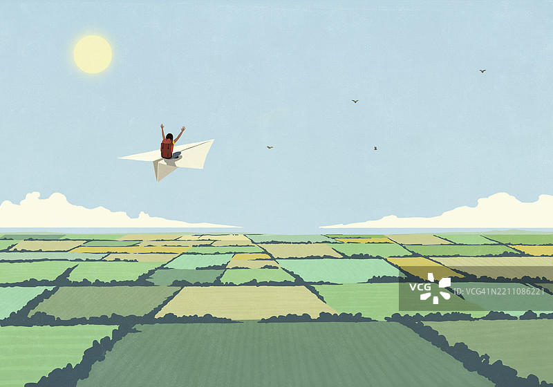 无忧无虑的背包女郎在阳光明媚、田园诗般的乡村农田上空乘坐纸飞机飞翔图片素材