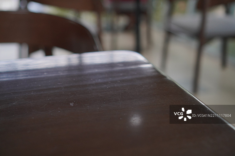 空的棕色木桌图片素材