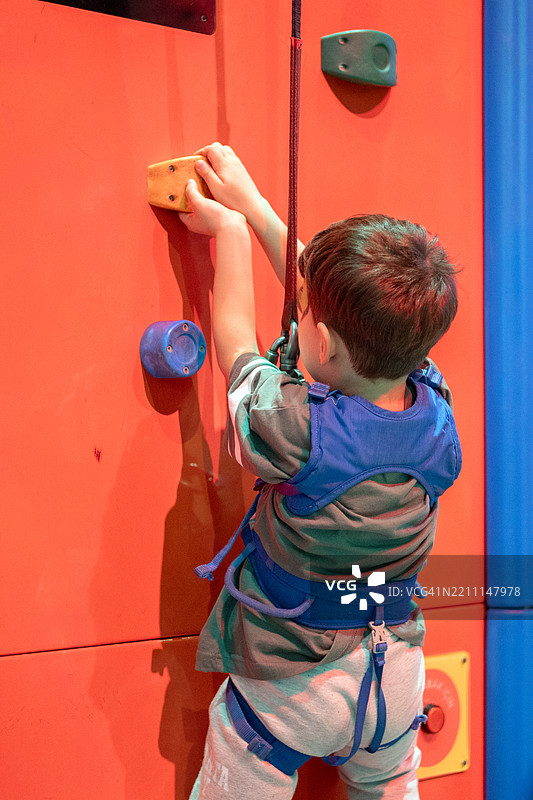 高耸的攀岩墙 4K图片素材