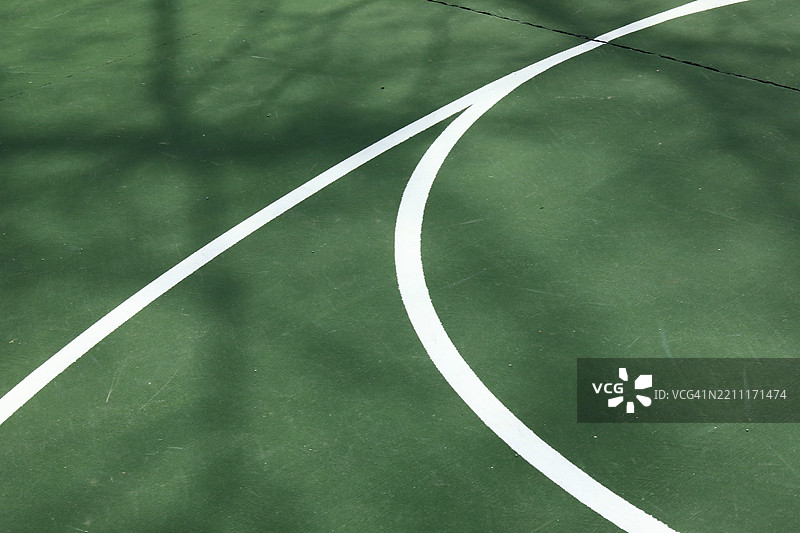 篮球场上的三分线图片素材