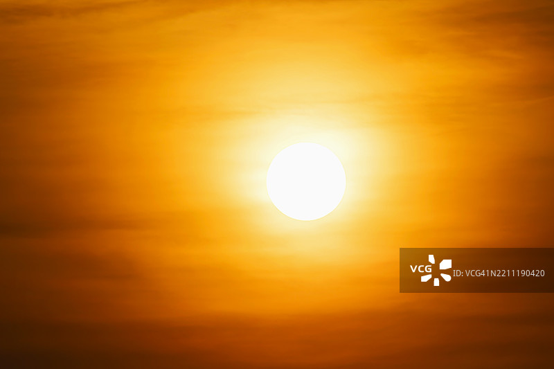 全球变暖，全球沸腾，气候危机和灾难性的热浪，气候变化，阳光和炙热的热浪。图片素材