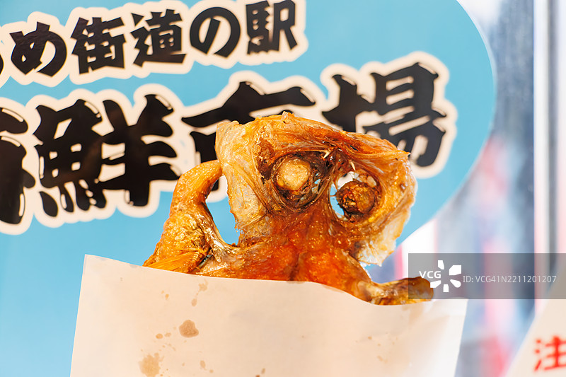 特色菜：炸干鲷鱼。每份400日元，价格非常合理。图片素材