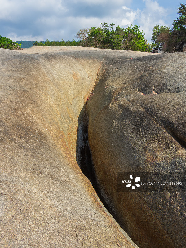Hin Ta Hin Yai在苏梅岛拉迈海滩上显得格外突出，属于苏拉特塔尼省。图片素材