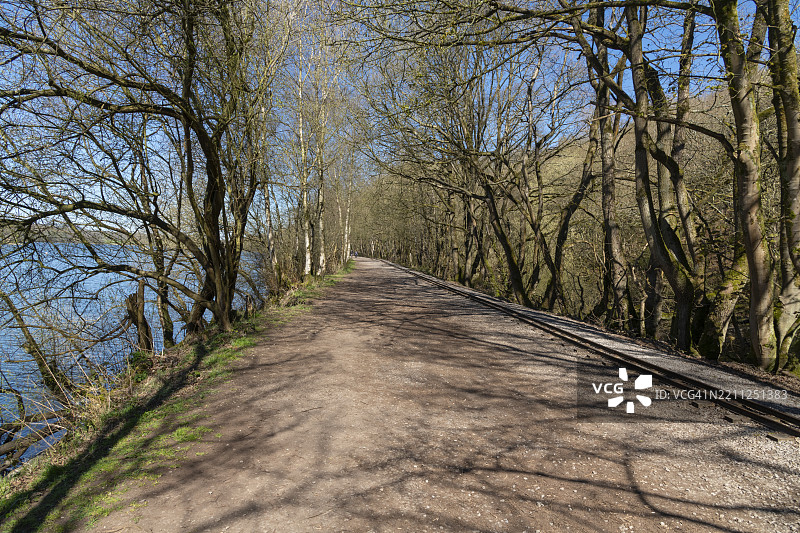 鲁德亚德湖，位于英格兰斯塔福德郡利克附近图片素材