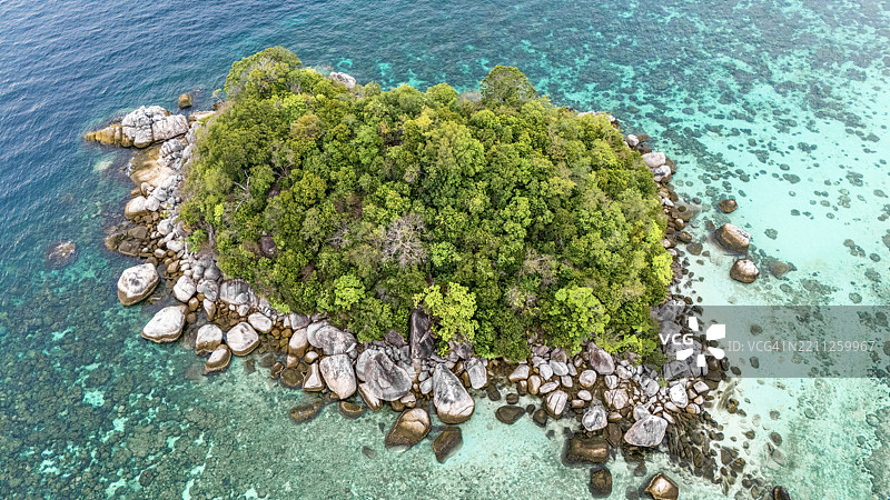 泰国亚洲的利佩岛附近小岛的鸟瞰图图片素材