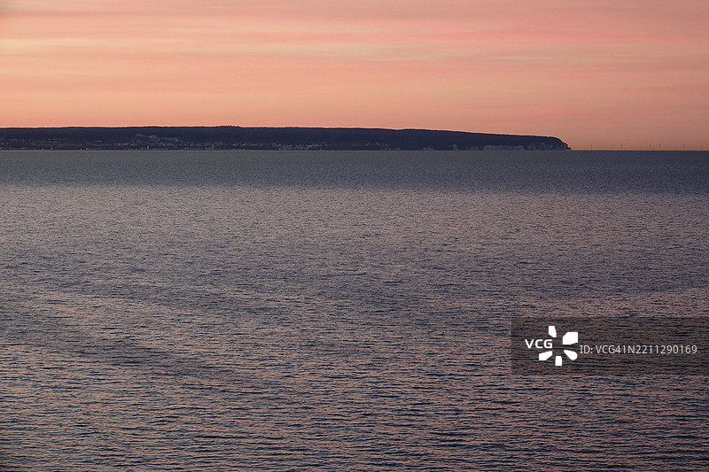 在德国梅克伦堡-前波美拉尼亚州的塞林附近的波罗的海，船只，傍晚氛围，欧洲图片素材