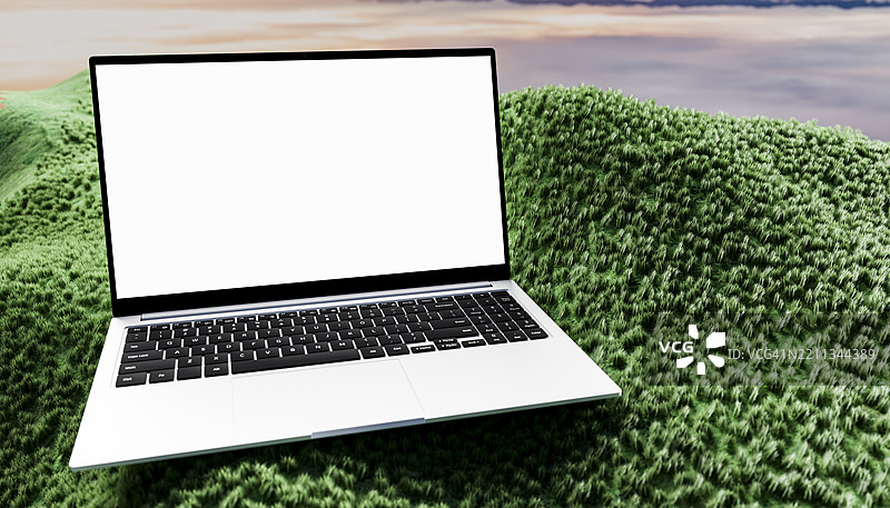 草地上有一台屏幕空白的笔记本电脑的3D渲染，背景是五彩斑斓的天空。图片素材