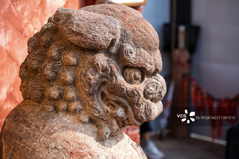 中国山西省临汾市西县小西天风景区千佛寺的石狮图片素材