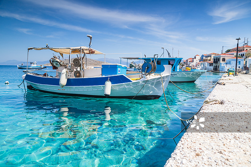 小渔船在哈尔基岛图片素材