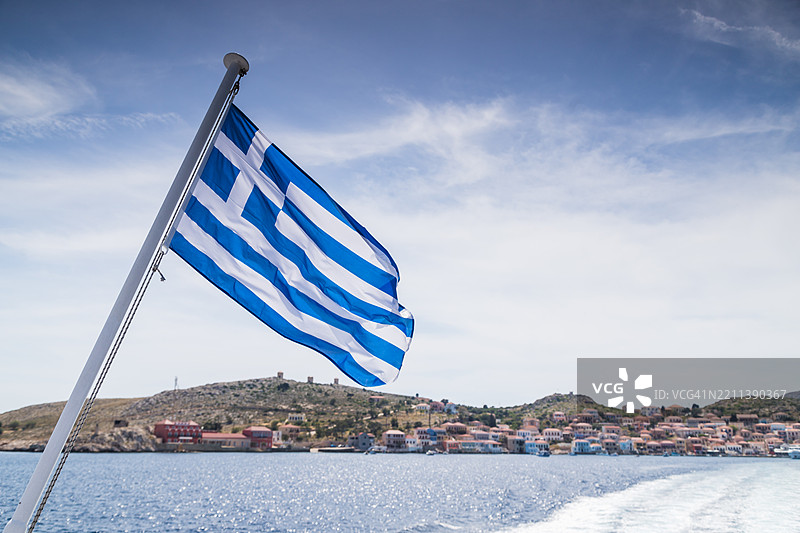 希腊国旗在哈尔基前面图片素材