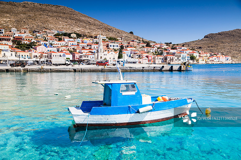 小渔船在哈尔基岛图片素材