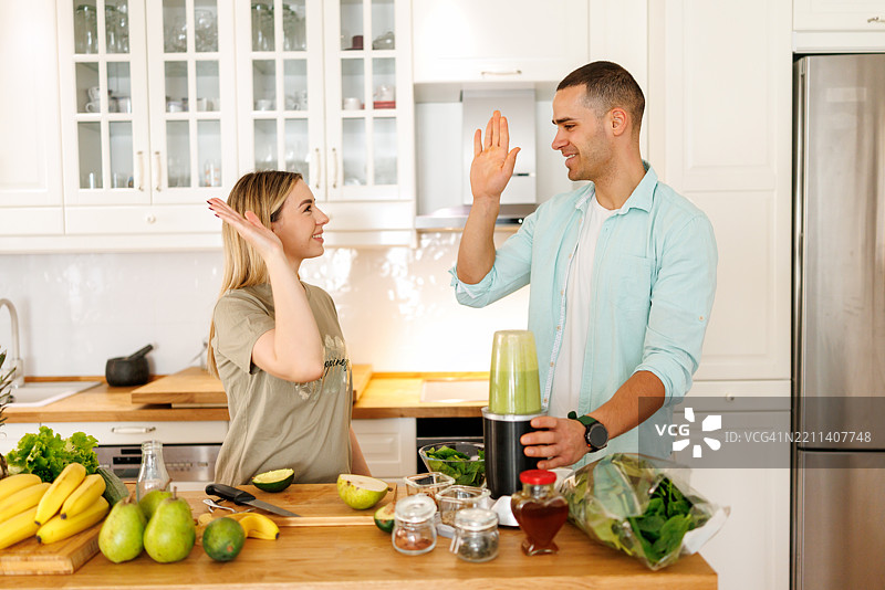 为开始健康生活方式而击掌图片素材
