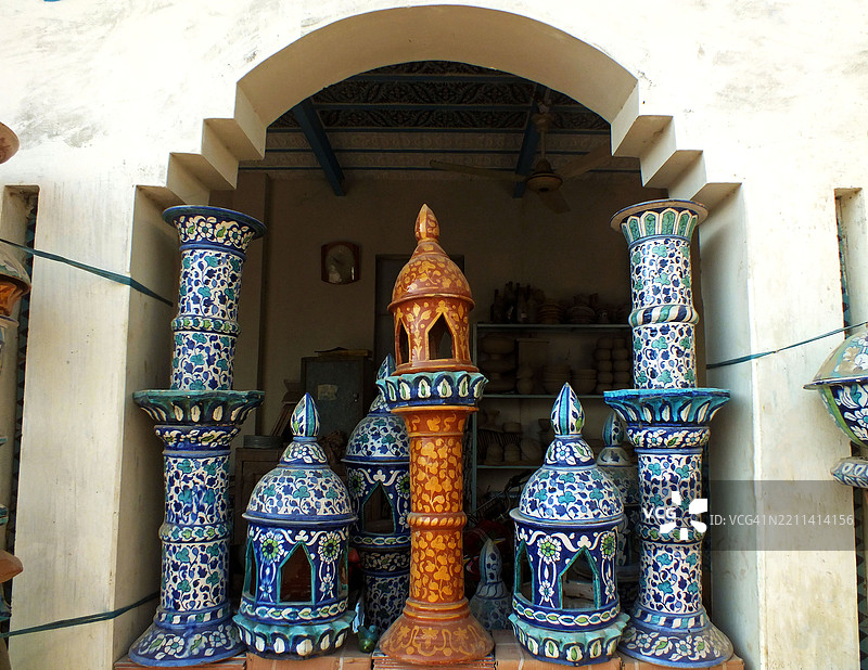 工作场所正在制作陶土陶器图片素材