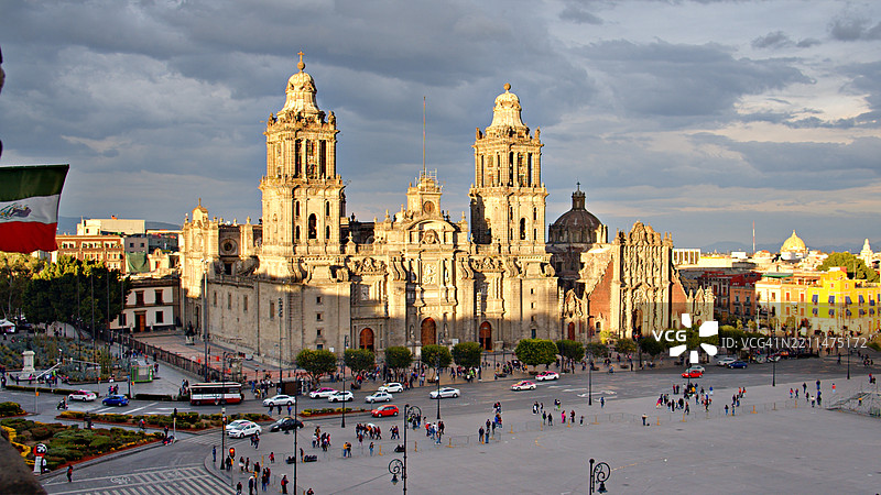 墨西哥城宪法广场上的大都会大教堂图片素材
