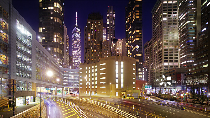 一号世界贸易中心。住宅楼。路灯。图片素材