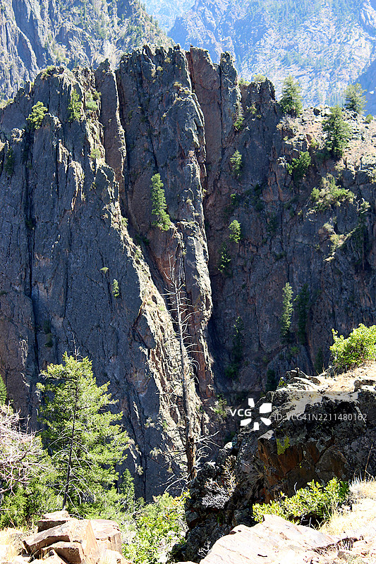 美国科罗拉多州蒙特罗斯的甘尼森黑峡谷全日照图片素材