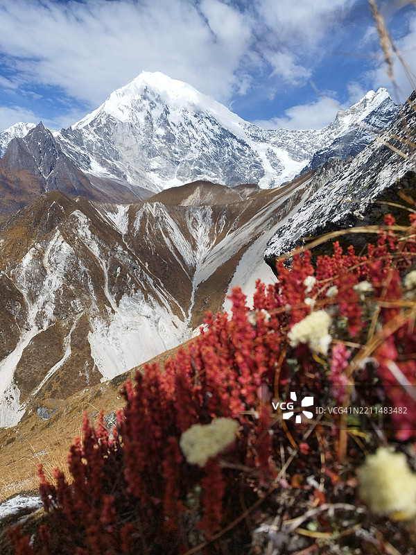 雪山与天空的美丽景色图片素材
