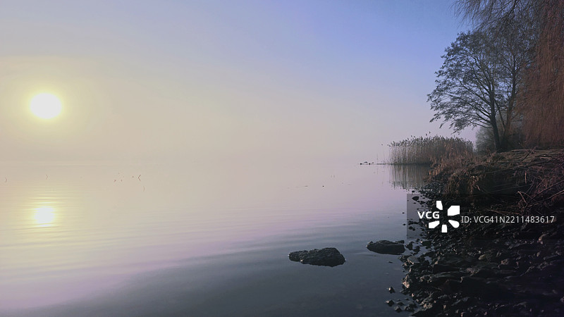 日落时分海面与天空的美丽景色图片素材