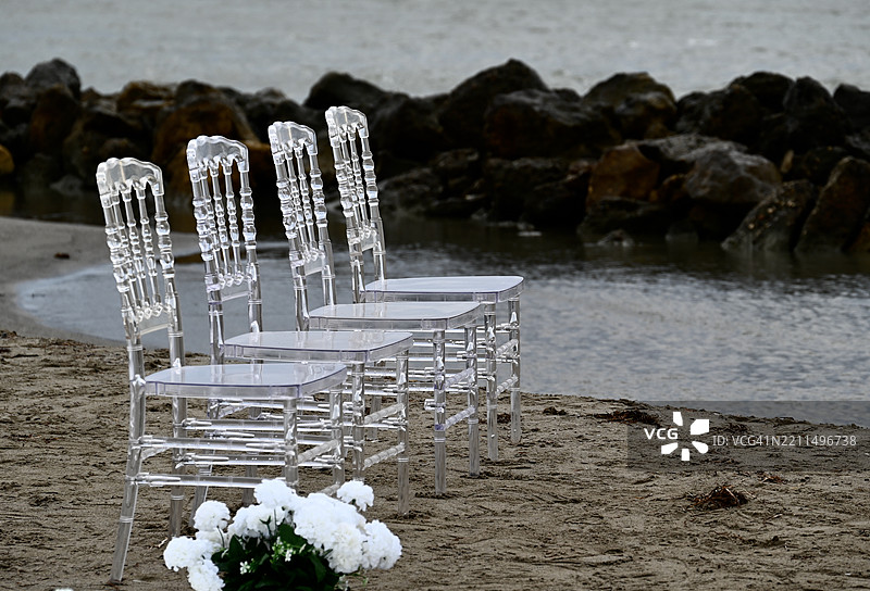 海滩上空椅子的特写图片素材