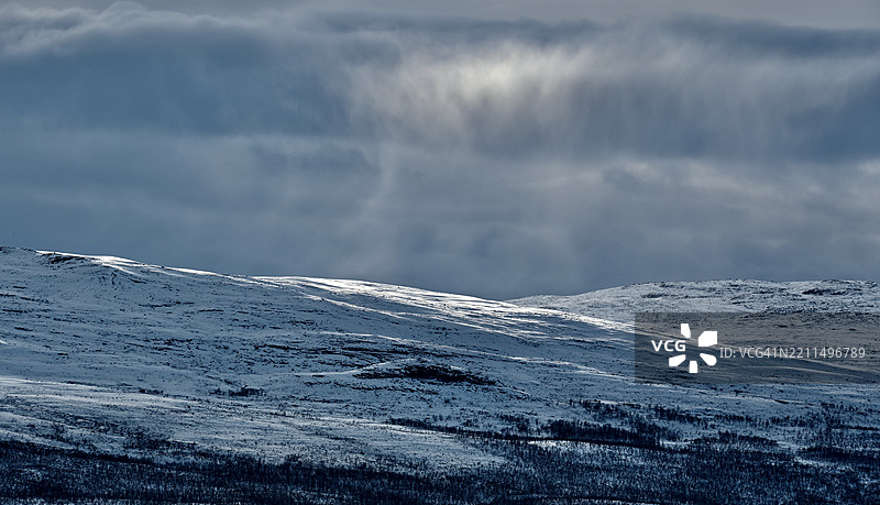 雪山与天空的美丽景色图片素材