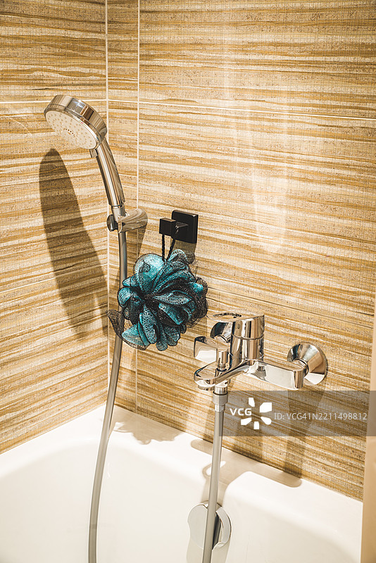 华盛顿州枫树谷 - 2020年9月23日 现代住宅浴室室内，佛罗里达州彭萨科拉，美国图片素材