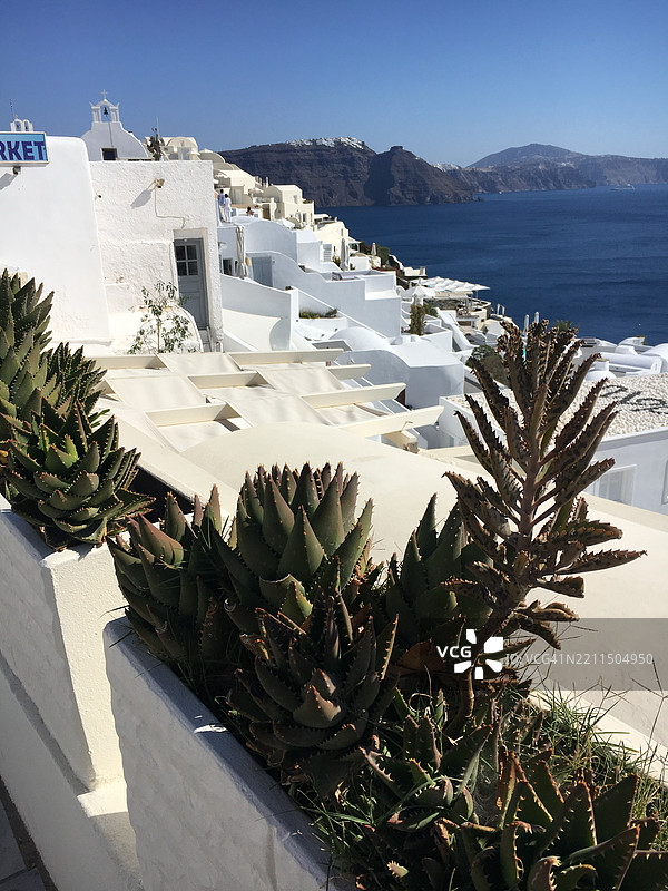 清澈天空下的海景，位于希腊南爱琴海的沃索纳斯图片素材