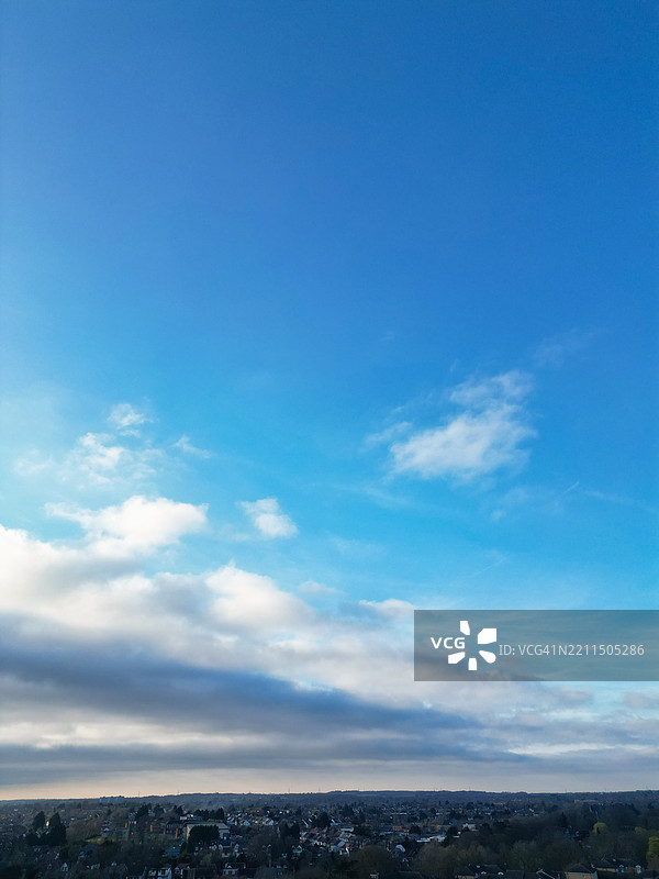 英格兰日落时分的戏剧性天空和云彩图片素材