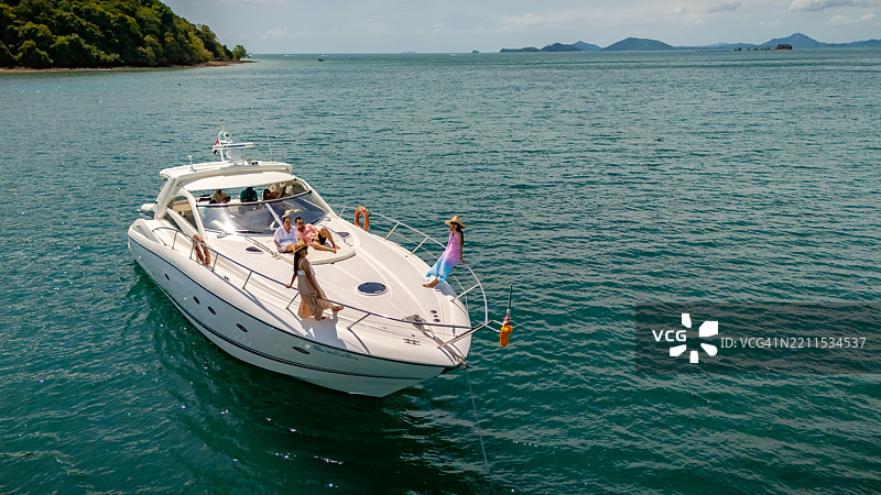 驶向夏天的航行图片素材