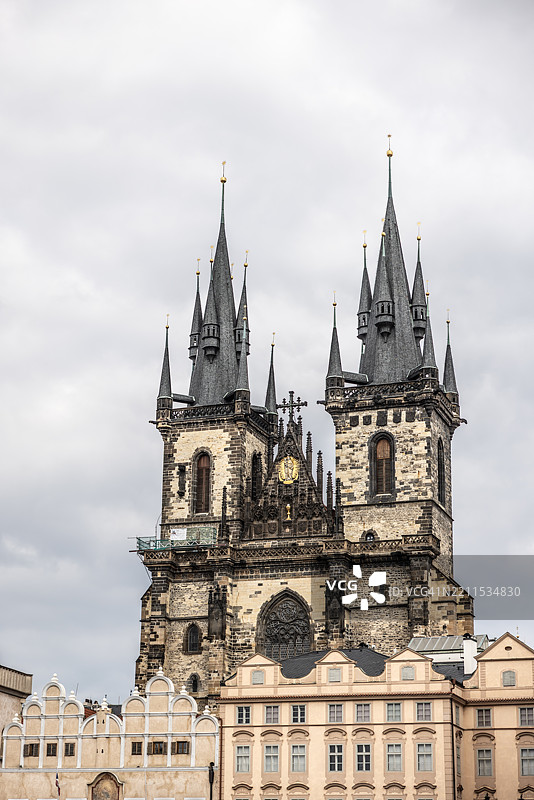 布拉格历史中心的提恩母教堂。图片素材