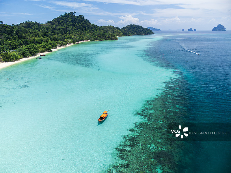 泰国Trang安达曼海的热带岛屿Koh Kradan的空中景观图片素材