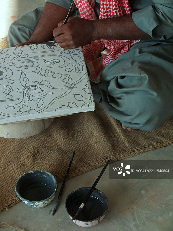 工作场所正在制作陶土陶器图片素材