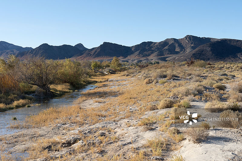 加利福尼亚州肖肖尼附近的阿马戈萨河图片素材