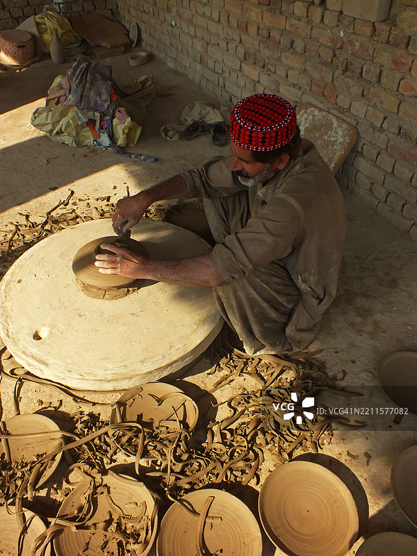 工作场所正在制作陶土陶器图片素材