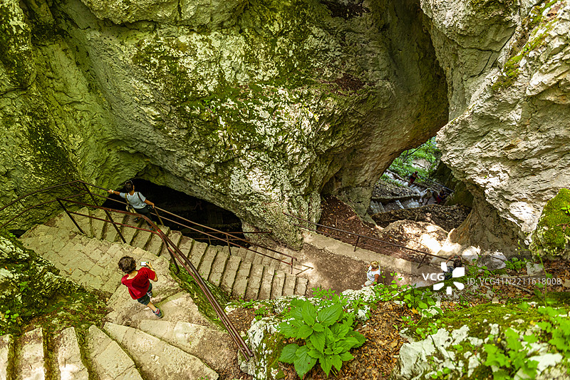普利特维采湖国家公园，靠近卡卢德罗瓦茨湖的洞穴图片素材