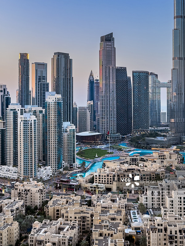 迪拜市中心天际线的日落景观图片素材