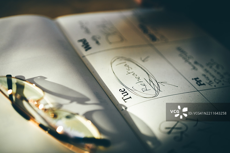 日历上的排练通知。图片素材