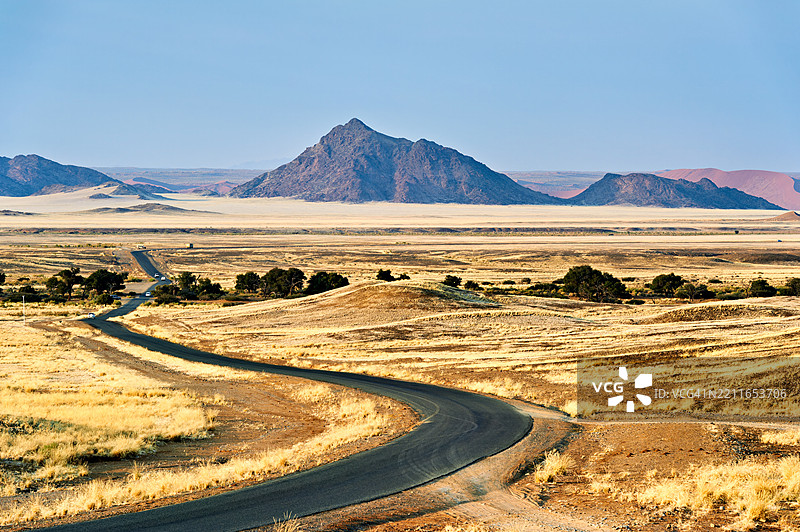 在纳米布-诺克鲁夫特国家公园开车前往索苏斯弗雷沙丘图片素材